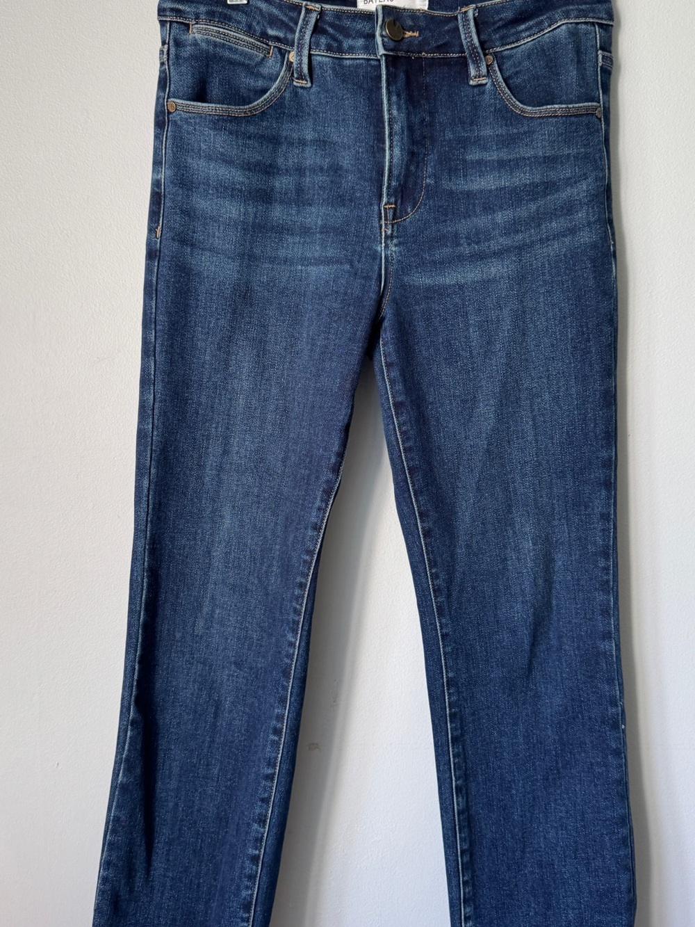 Women's Straight Leg Jeans in Dark Blue Denim - Unbranded